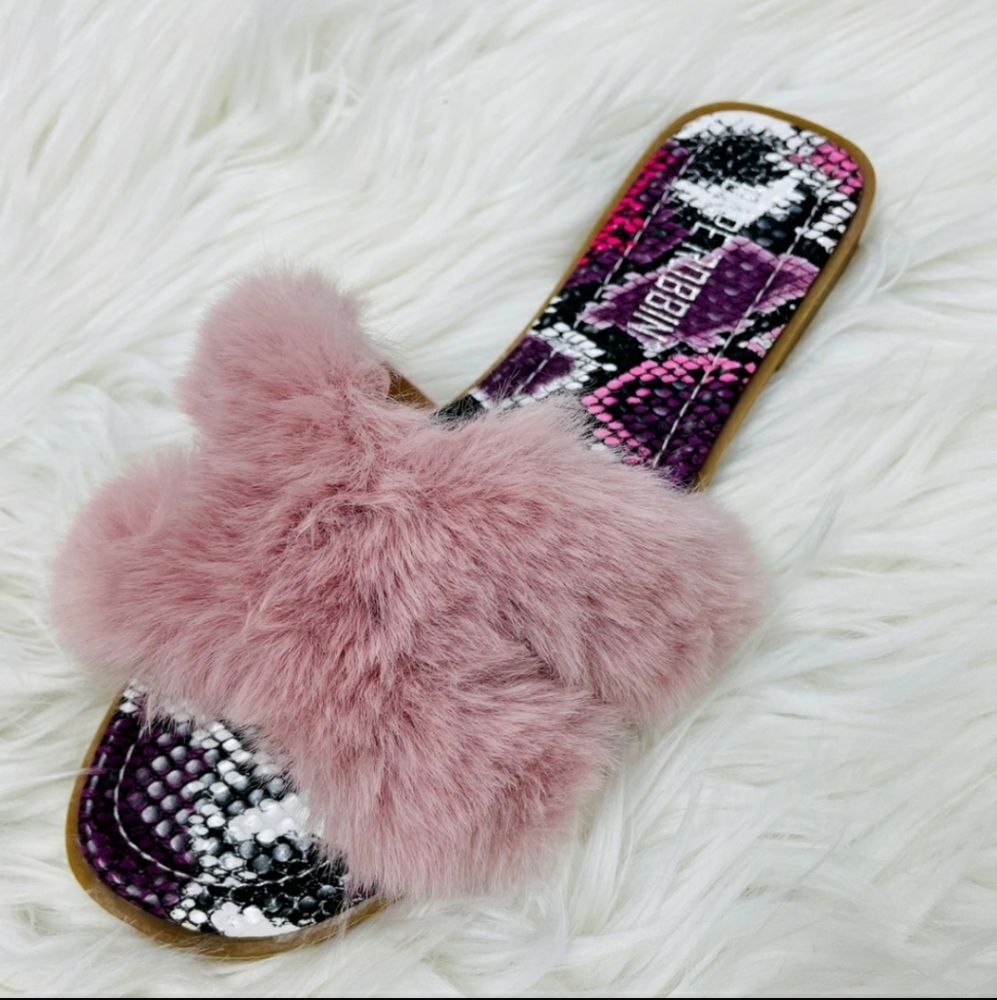 🆕️ LAST 2! Cape Robbin Fur Slides - Picture 5 of 10